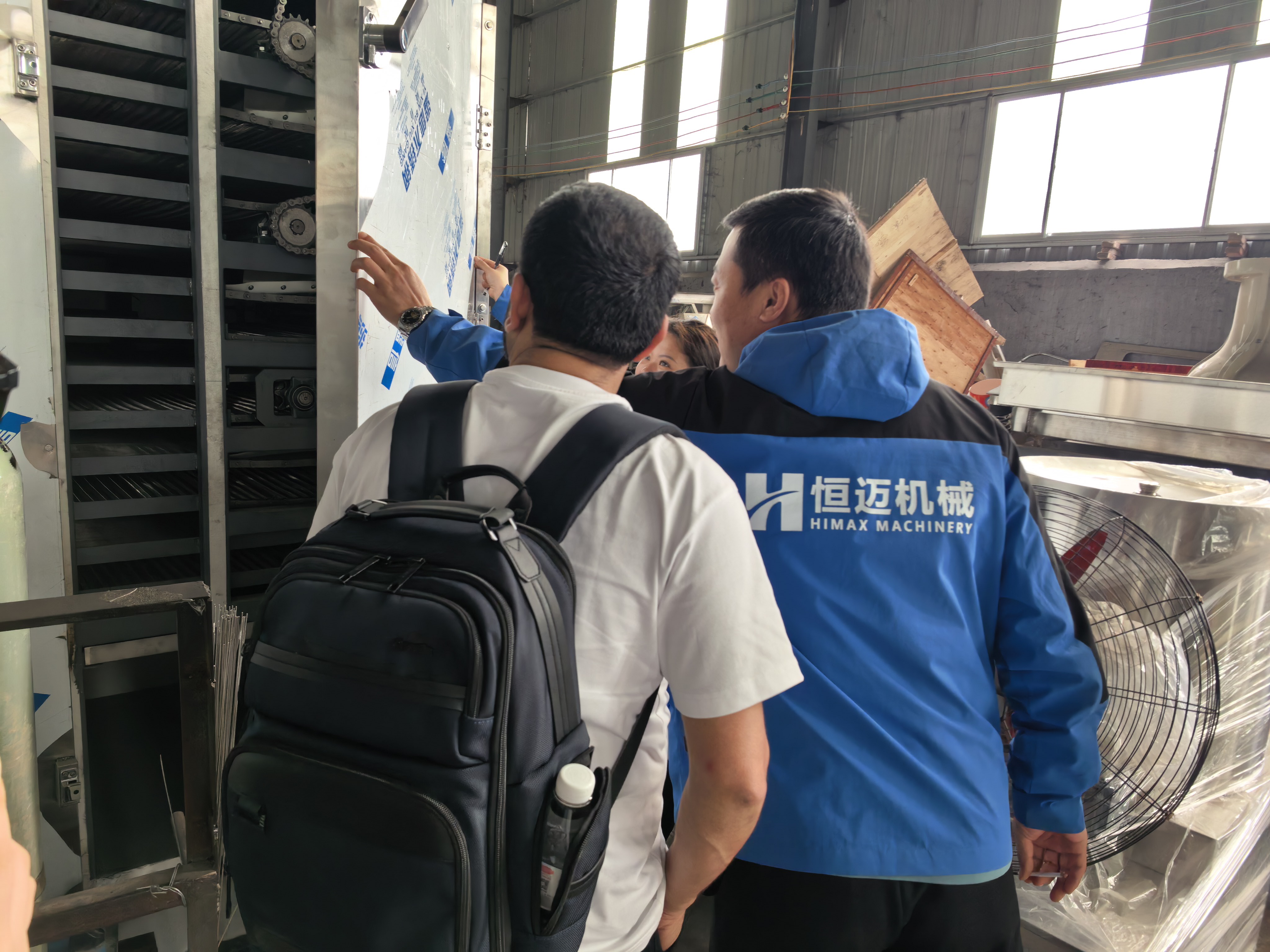 Comerciantes extranjeros visitaron nuestra empresa para discutir en profundidad la cooperación en pasta y maquinaria de piensos para peces